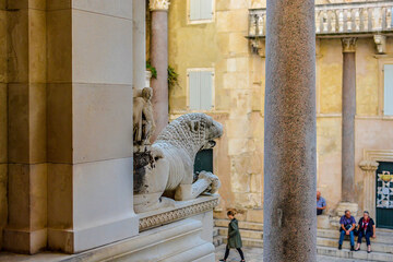 Diocletian palace in Split (Image by kirkandmimi from Pixabay)