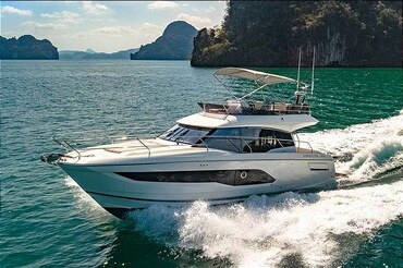 Motor boat Prestige 420 Fly - Charter Split