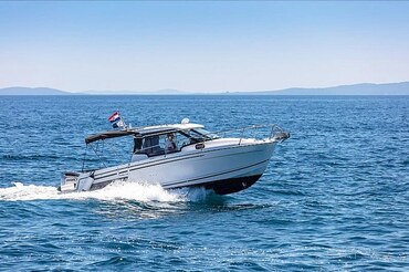 Motor boat Jeanneau Merry Fisher 795 (2021.) - Charter Split