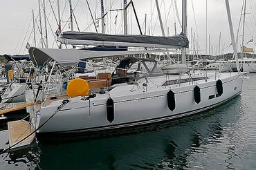 Sailboat Grand Soleil 44 - Charter Split