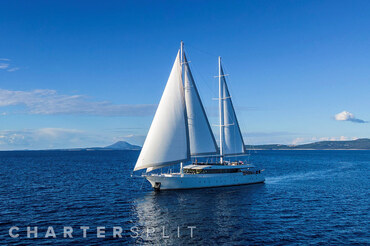 Motor sailing yacht Aurum Sky - Charter Split