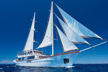 Motor sailing yacht Corsario - Charter Split