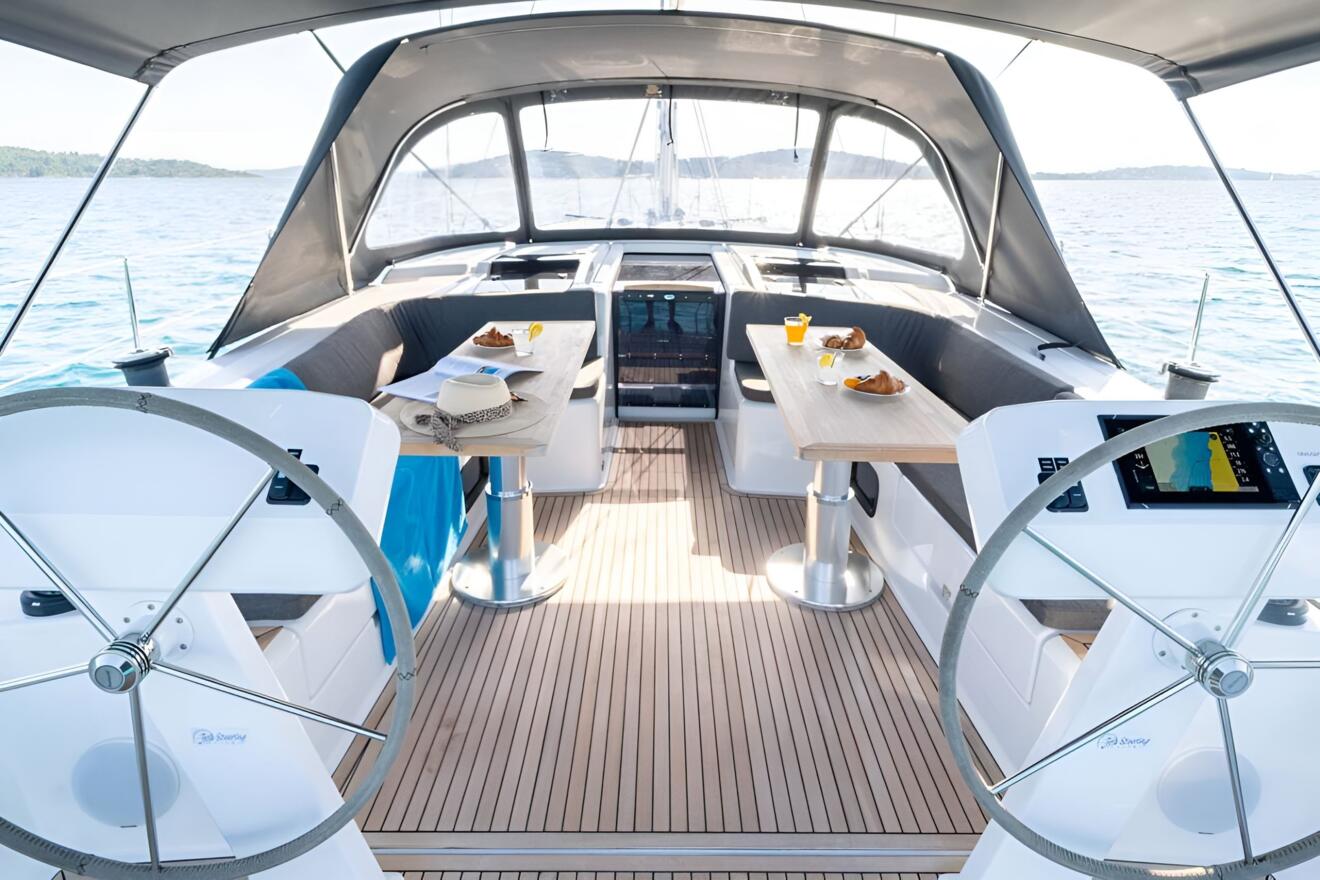 Hanse 508 05.jpg