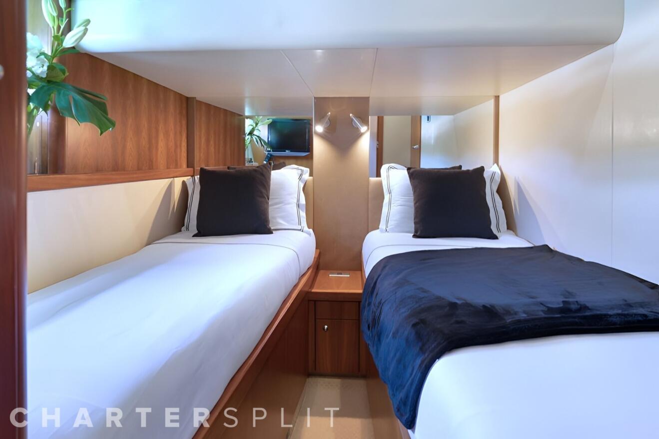 Sunseeker Predator 72 10.jpg