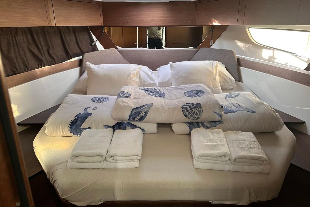 Beneteau Antares 11 Fly 10.jpg