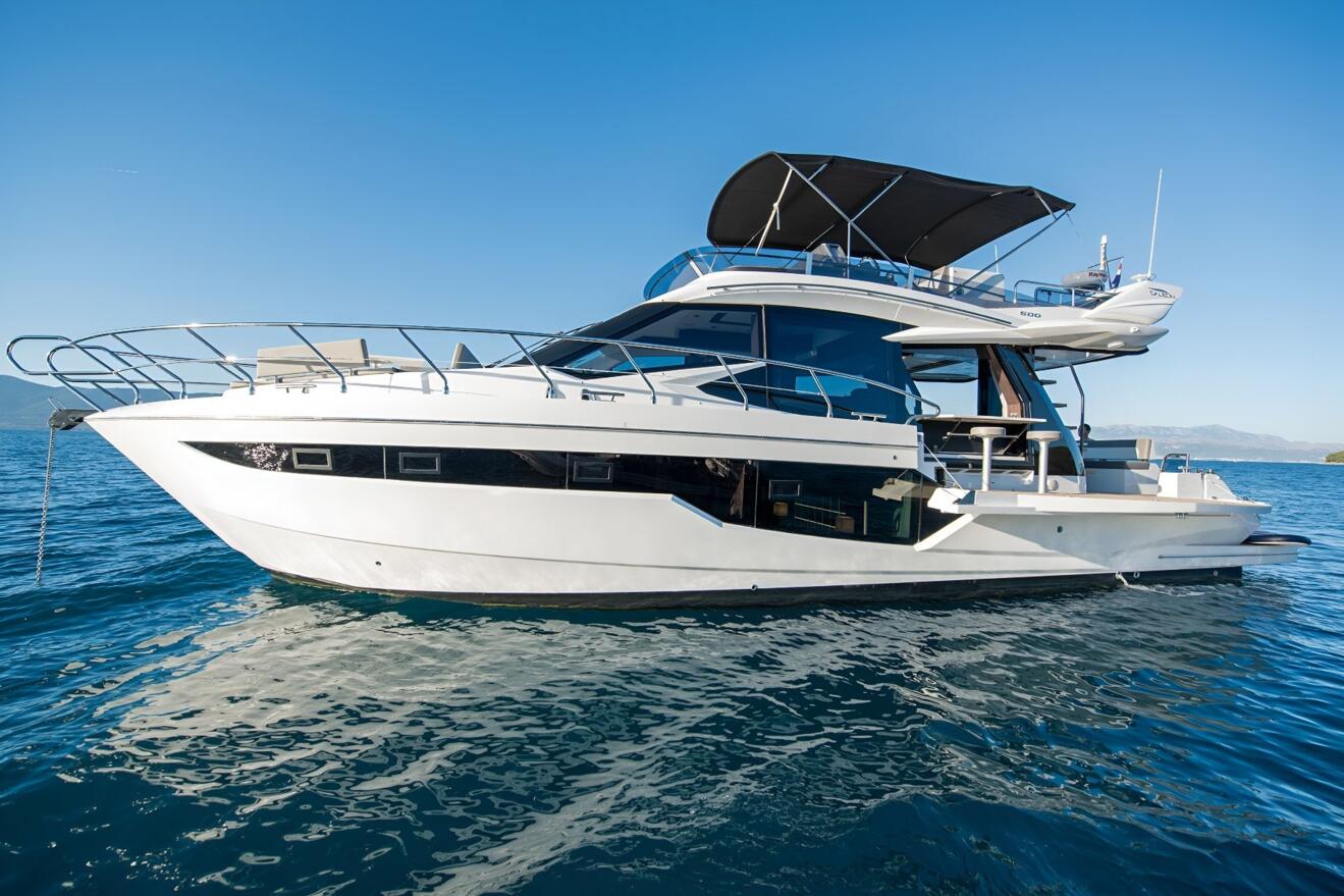 Galeon 500 Fly 02.jpg