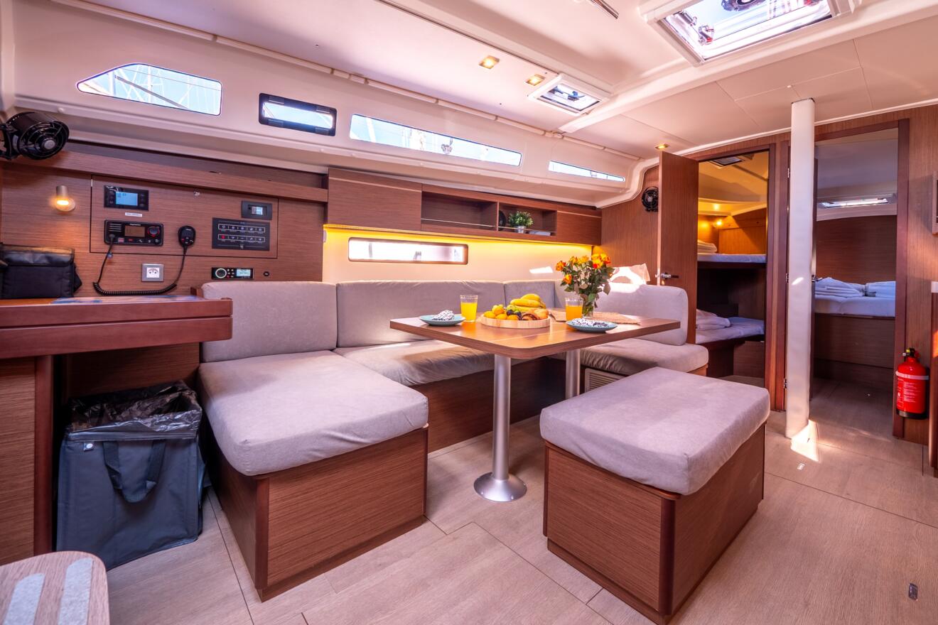 Beneteau Oceanis 40.1 06.jpg