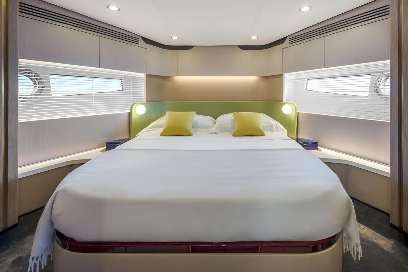 Azimut 60 Flybridge 16.jpg