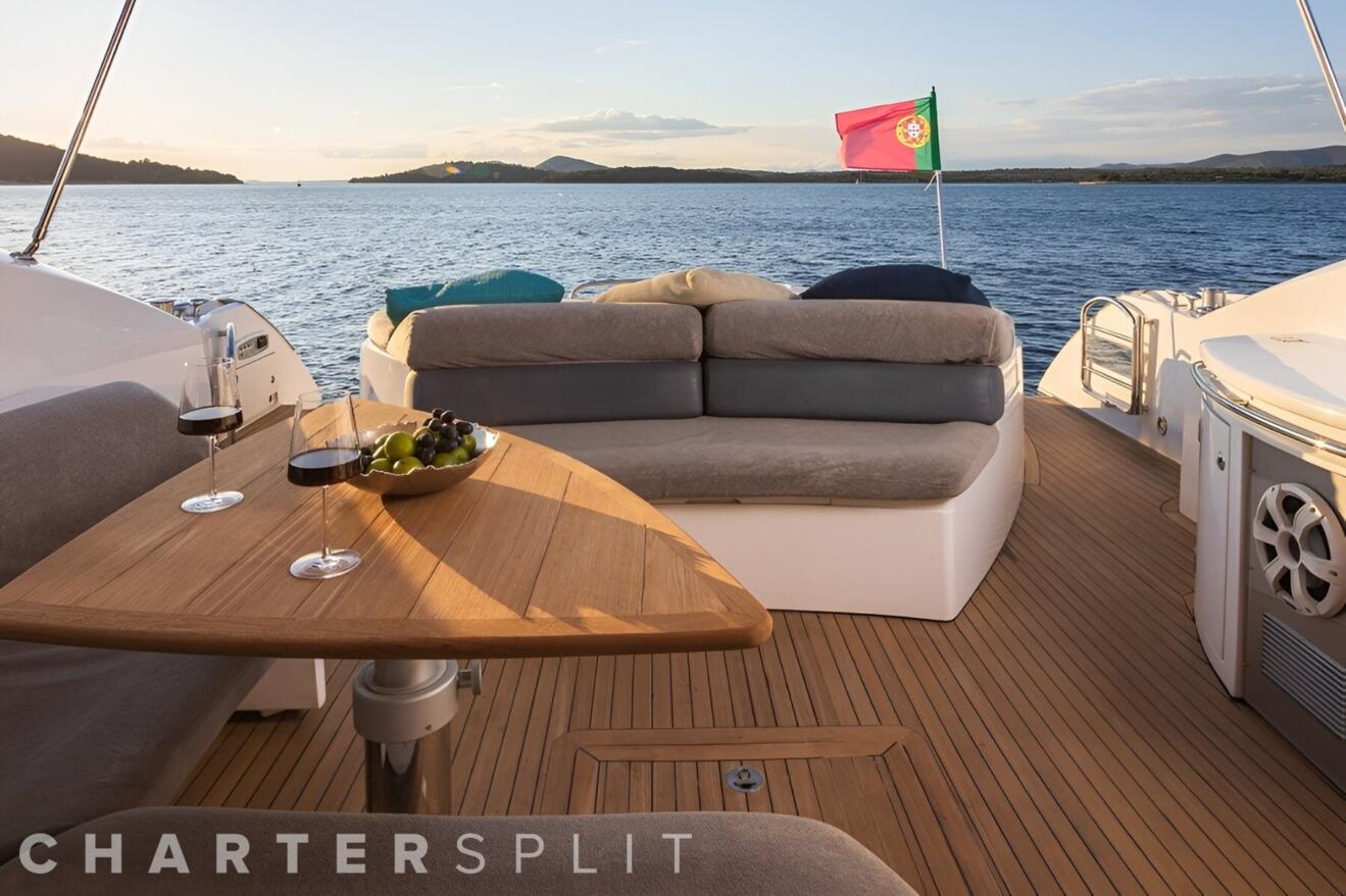 Sunseeker Predator 72 04.jpg