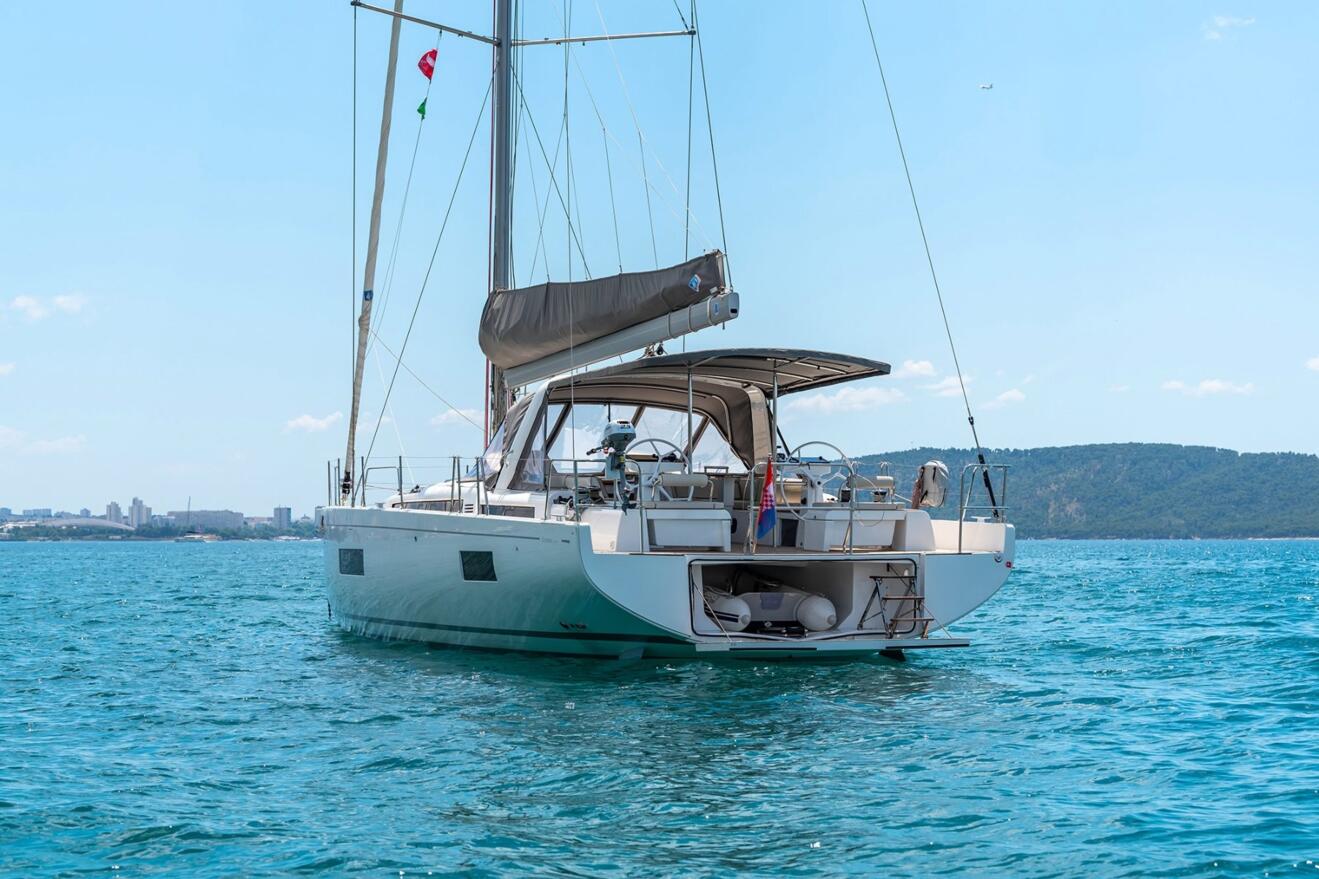 Beneteau Oceanis 54 03.jpg