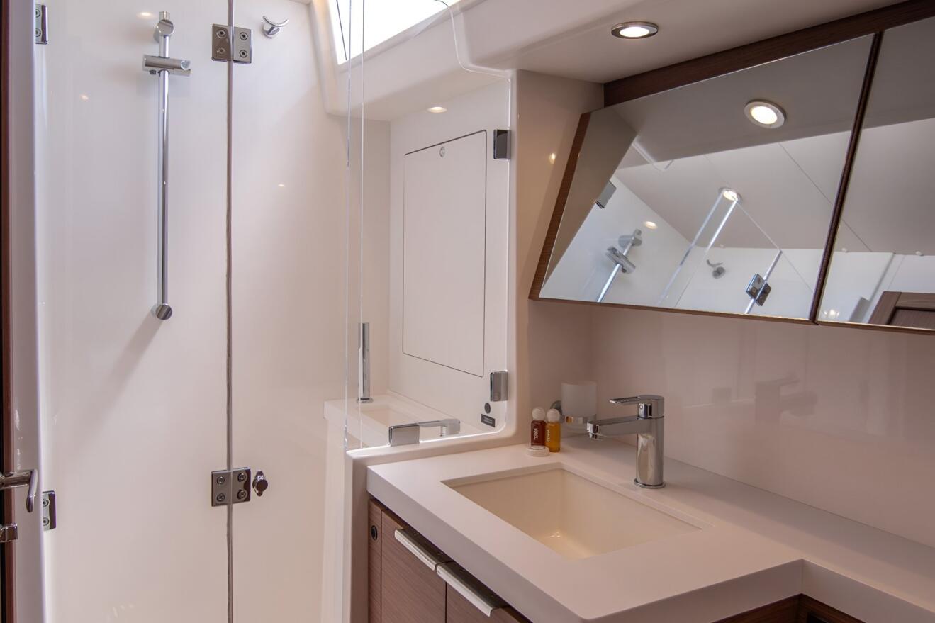 Beneteau Oceanis 54 16.jpg