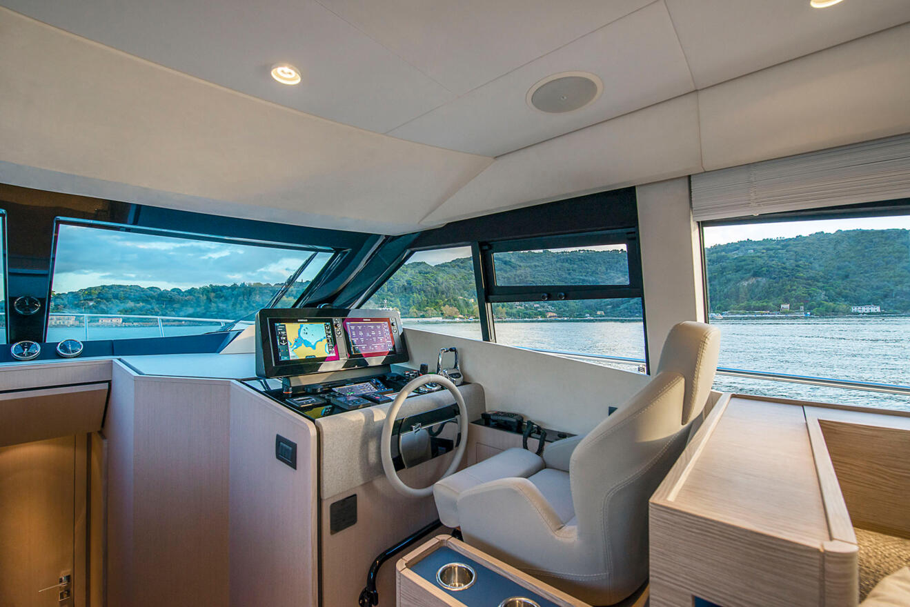 Ferretti 500 09.jpg