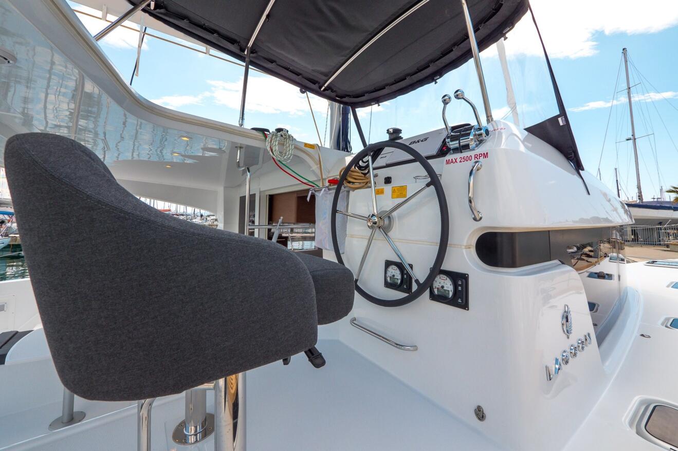 Lagoon 40 05.jpg