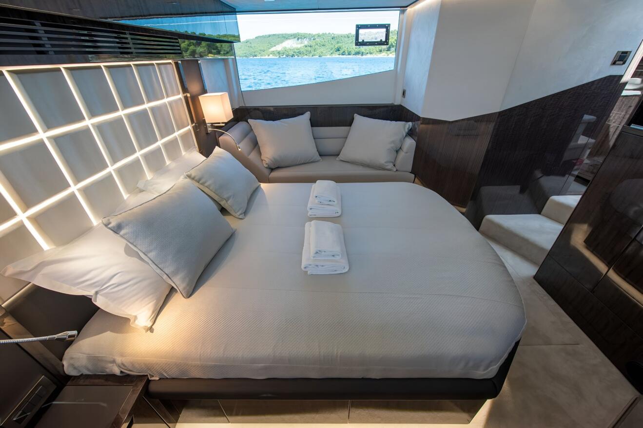 Galeon 500 Fly 12.jpg