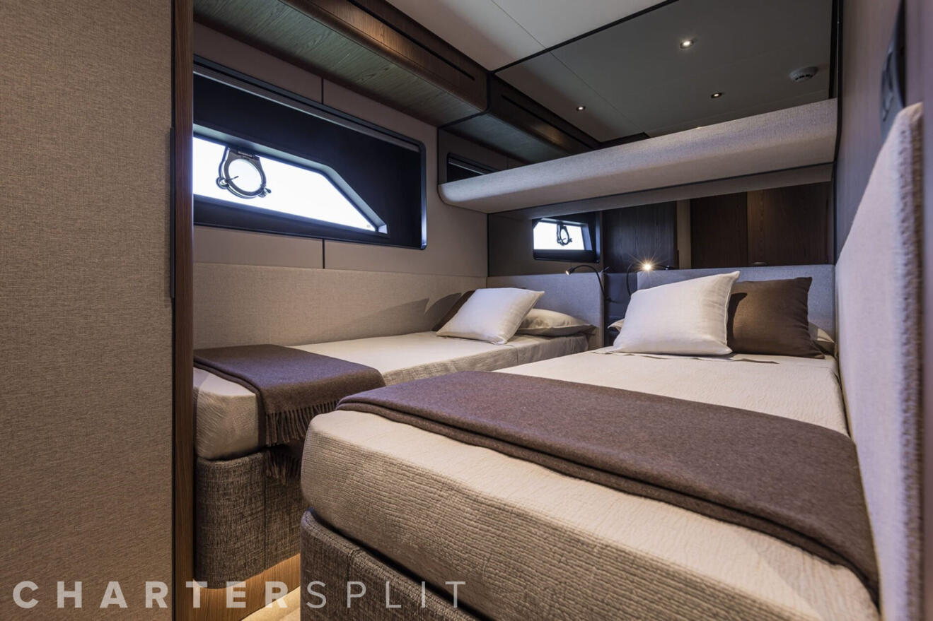 Ferretti 580 11.jpg