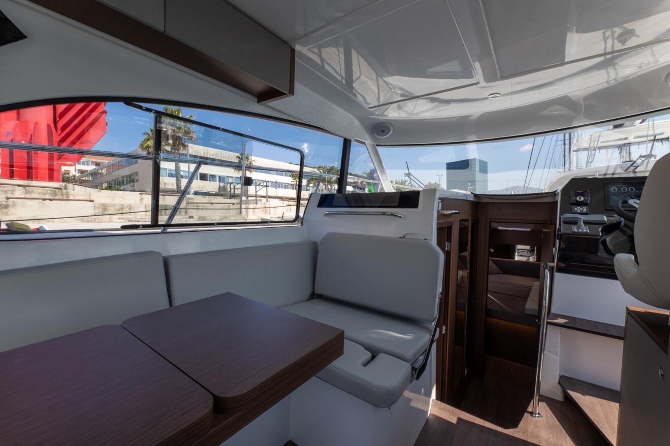 Beneteau Antares 11 Fly 09.jpg