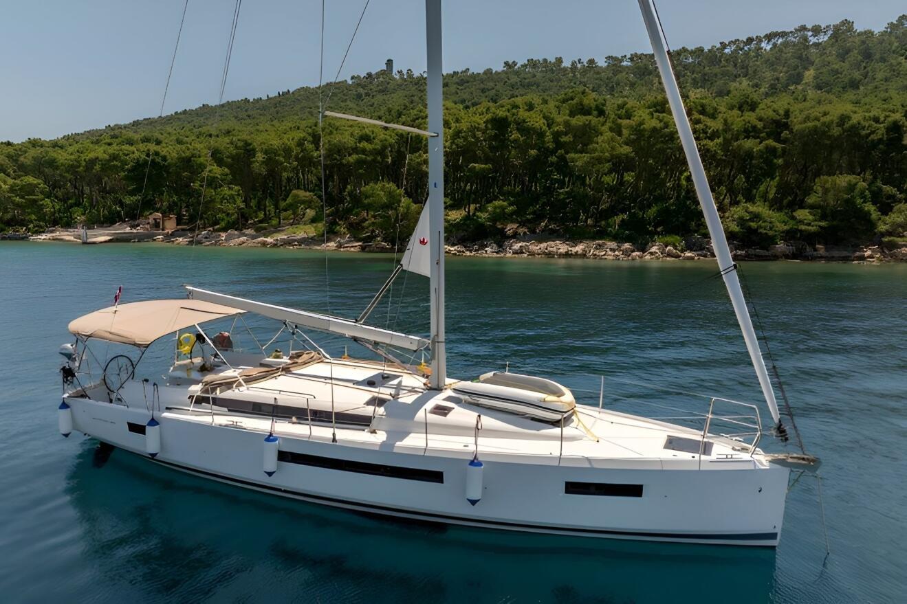 Jeanneau Sun Odyssey 490 02.jpg