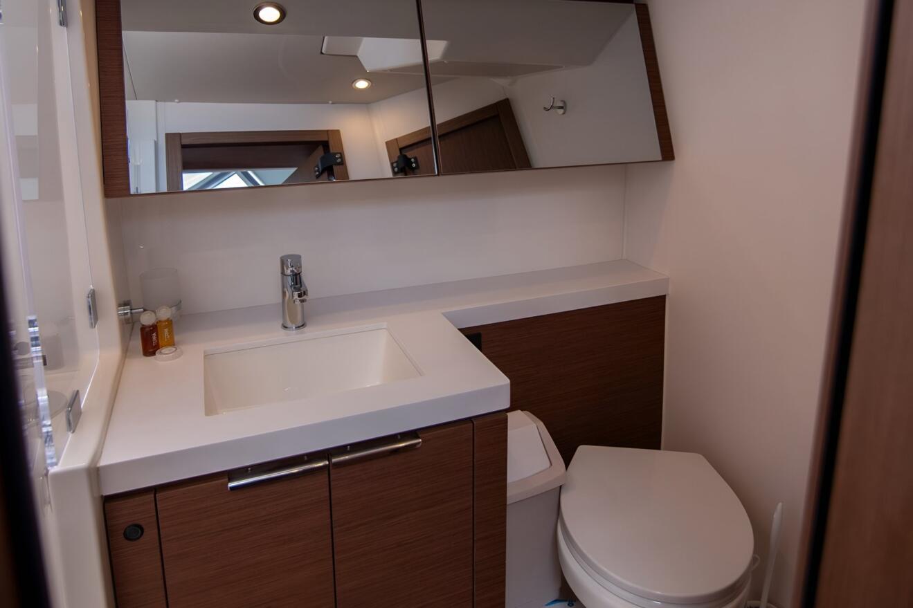 Beneteau Oceanis 54 15.jpg