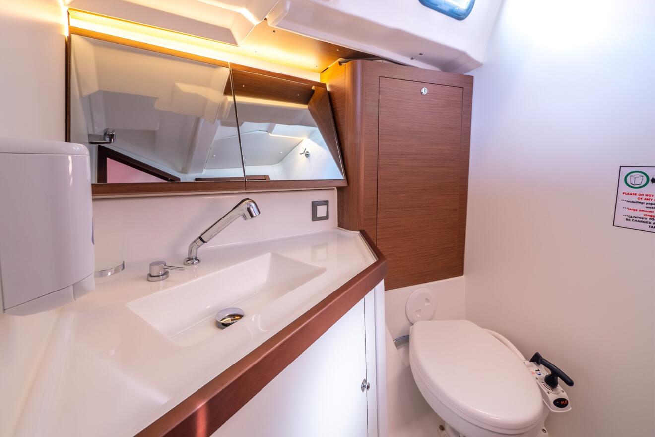 Beneteau Oceanis 46.1 12.jpg