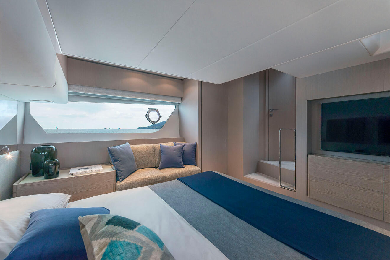 Ferretti 500 10.jpg
