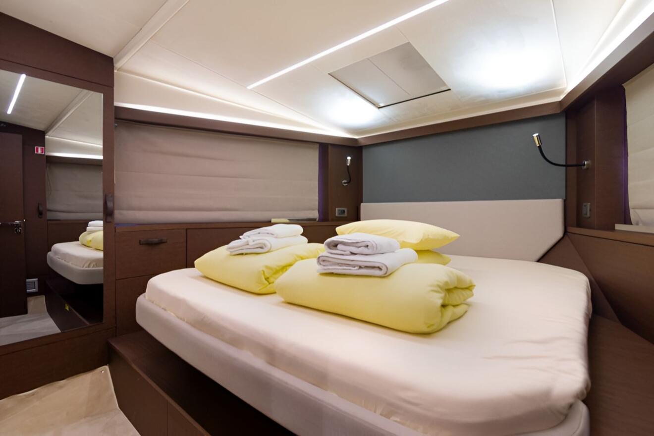 Prestige 420 Fly 17.jpg