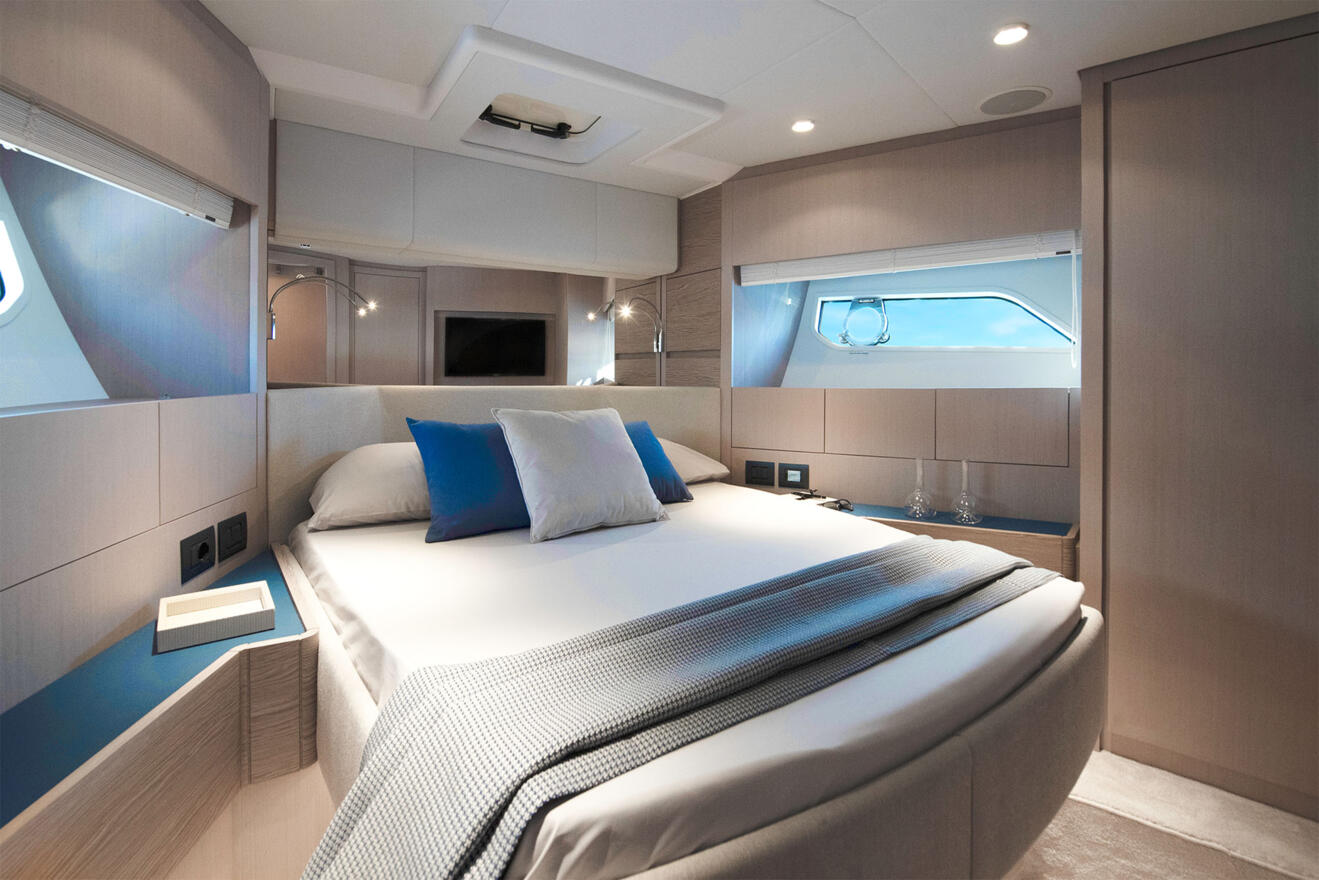 Ferretti 500 13.jpg