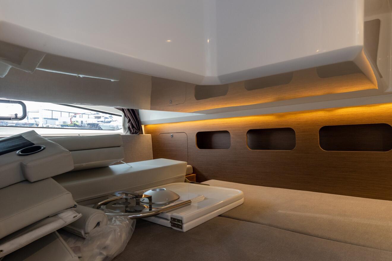 Beneteau Antares 11 Fly 18.jpg