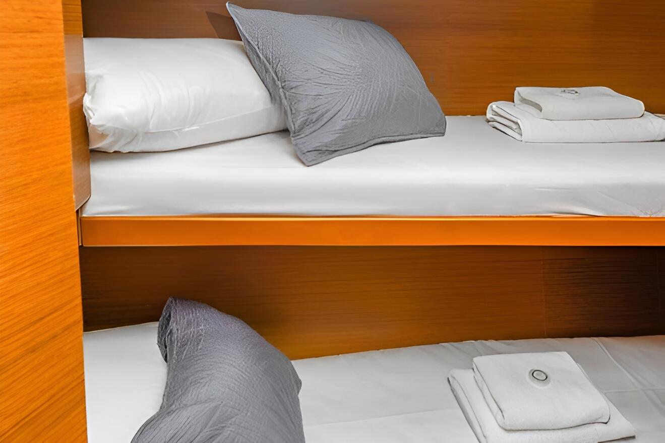 Jeanneau Sun Odyssey 490 10.jpg