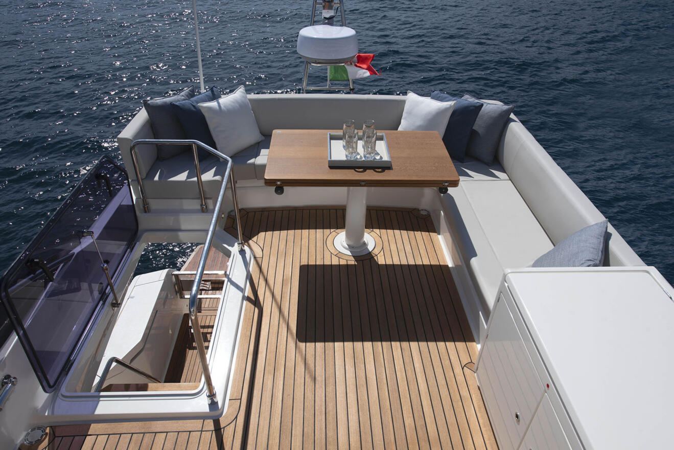 Ferretti 500 04.jpg