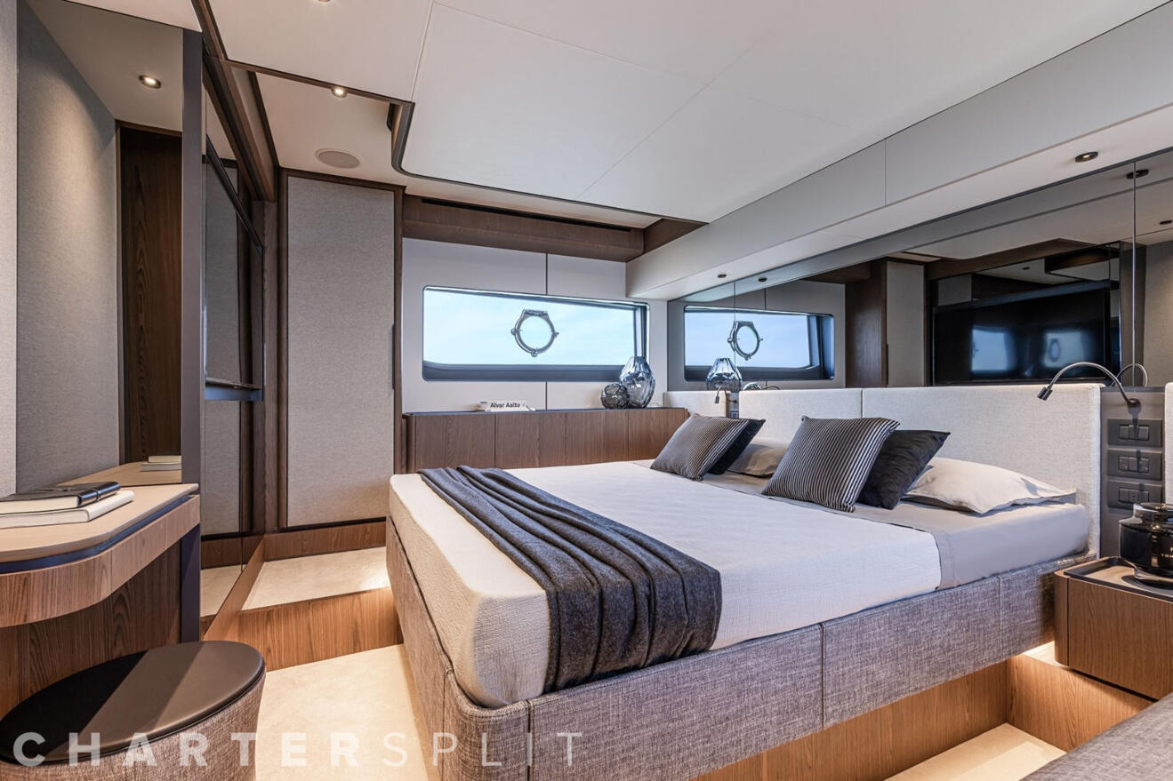Ferretti 580 08.jpg
