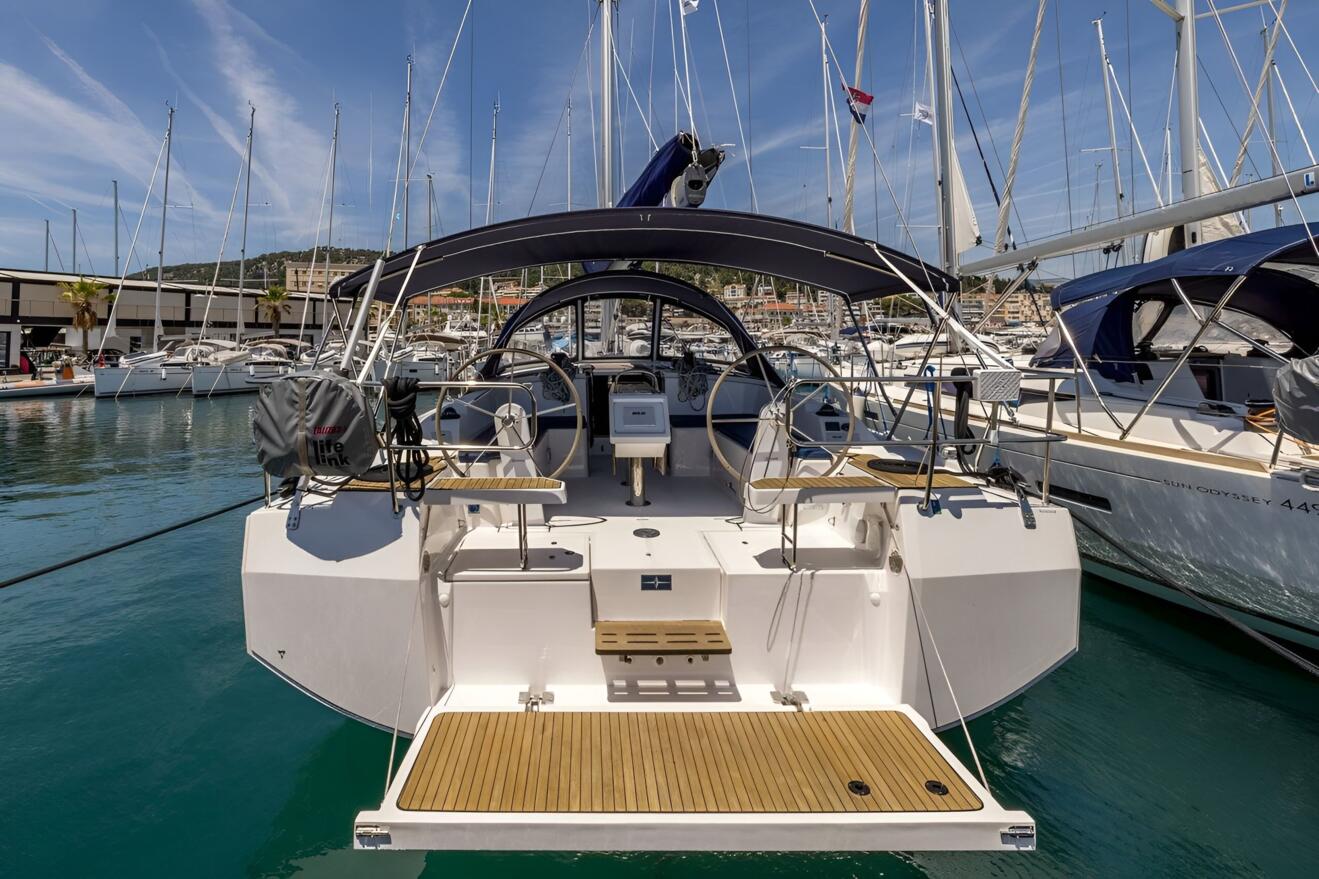 Bavaria C 42 02.jpg