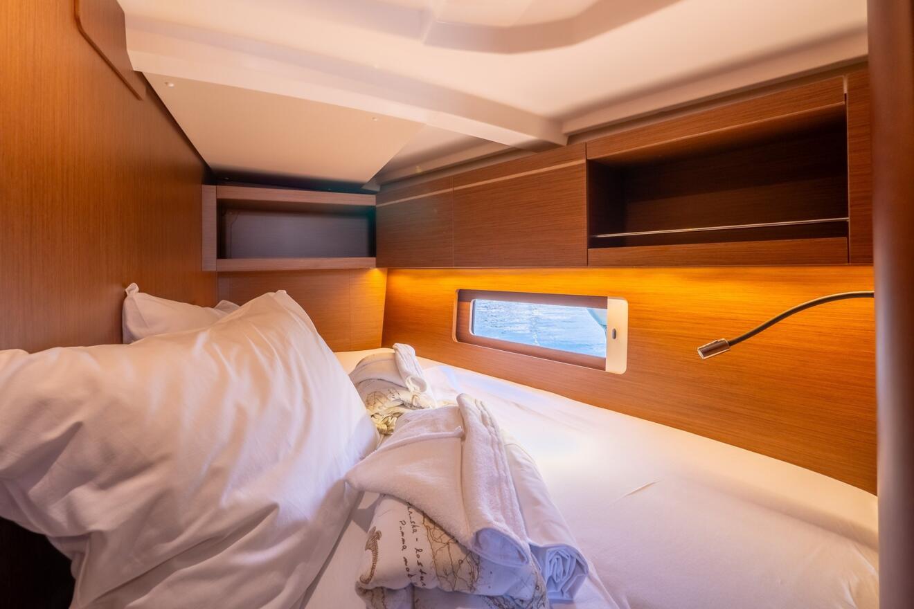 Beneteau Oceanis 46.1 08.jpg