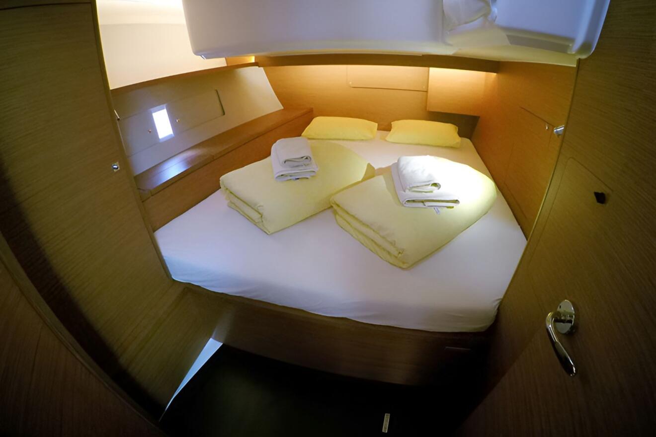Dufour 470 GL 13.jpg