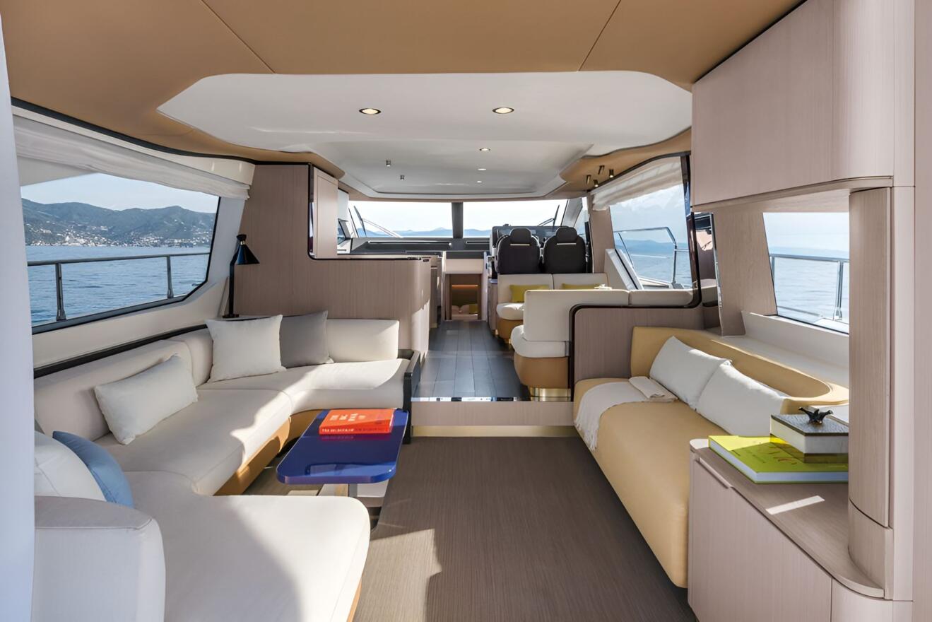 Azimut 60 Flybridge 10.jpg
