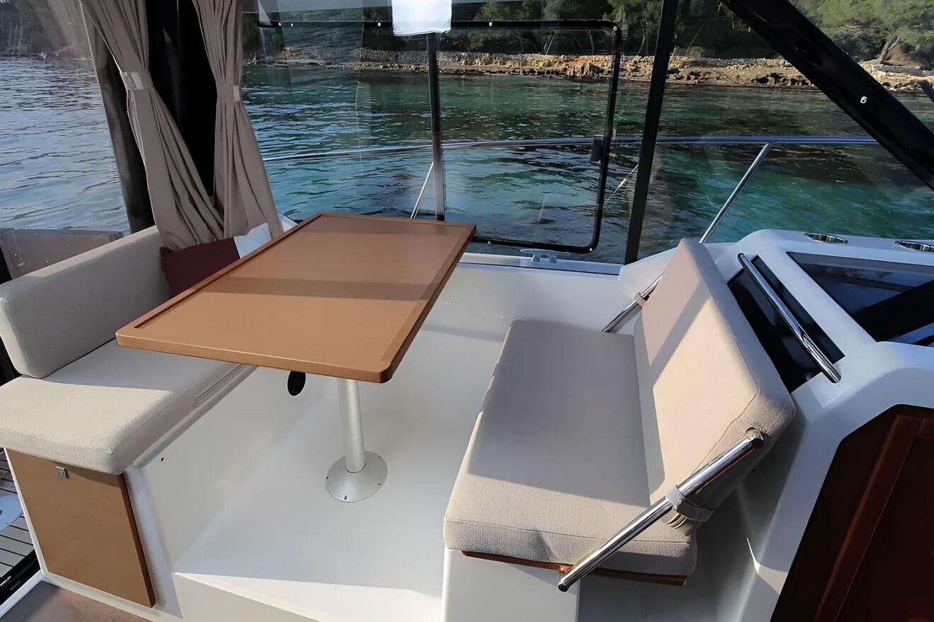 Jeanneau Merry Fisher 895 04.jpg