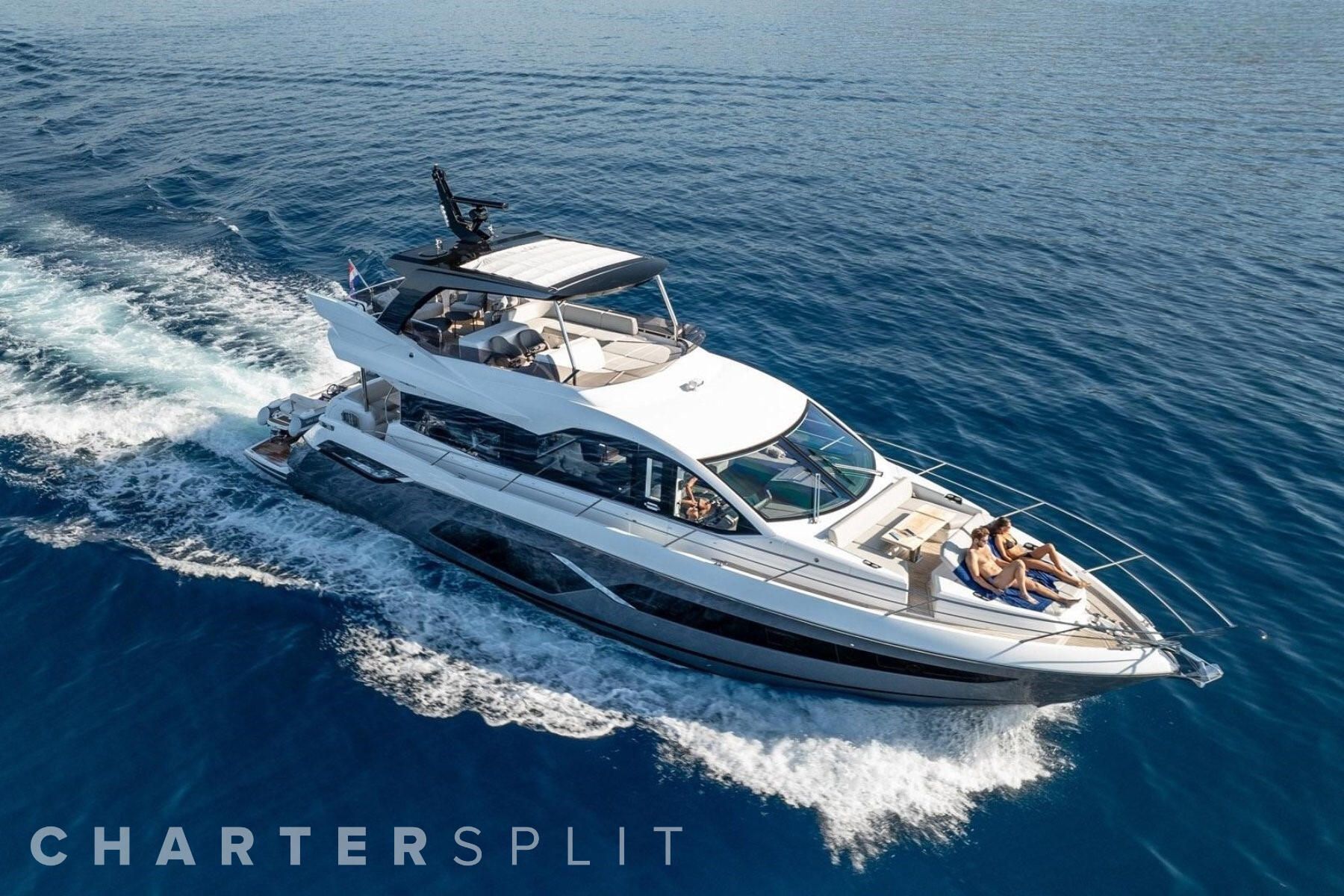 Motorna jahta Sunseeker Manhattan 68 dostupna za najam u Hrvatskoj